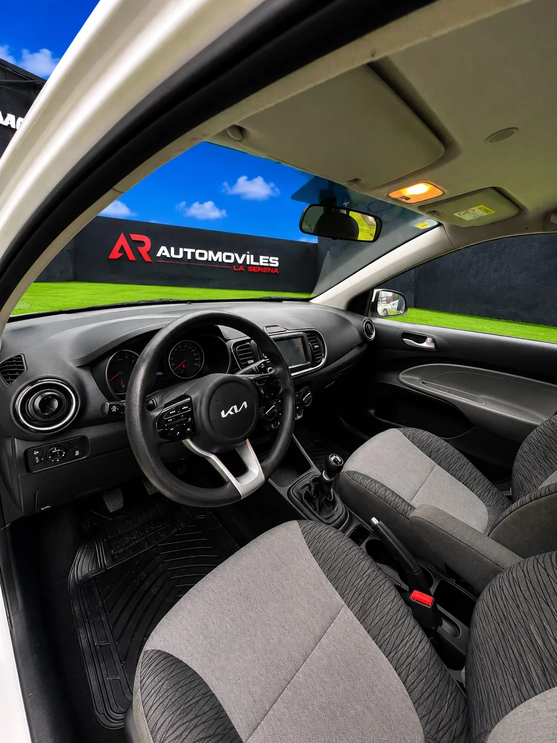 Kia Soluto 2024